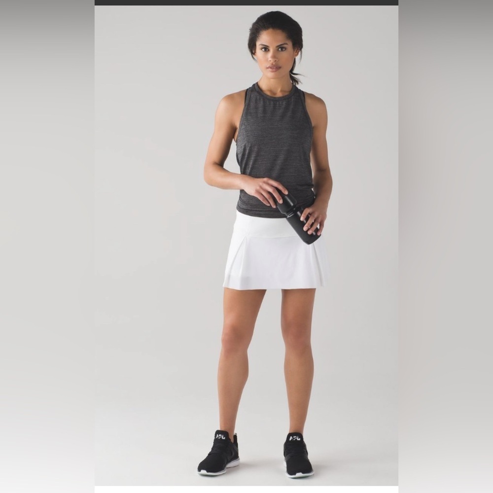 🍋🍋Lululemon Athletica White Lost In Pace Skirt sz 2 good used condition